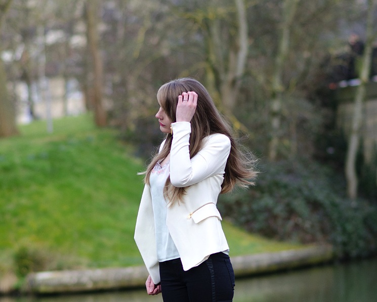 zara-cream-white-zip-blazer