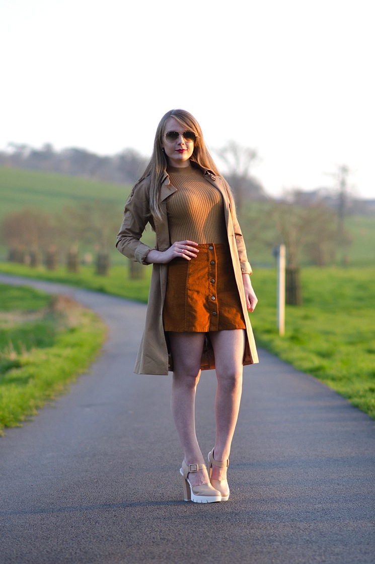 70s-brown-skirt-crop-top