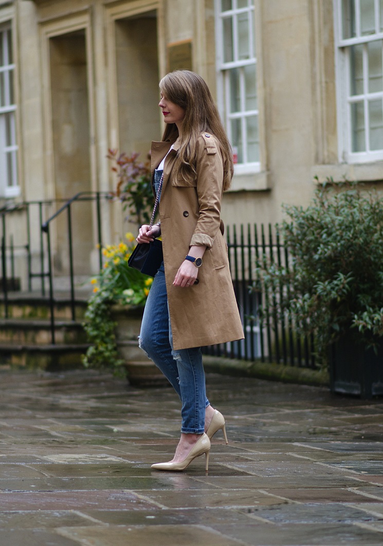 blogger-in-a-trench-coat-like-burberry