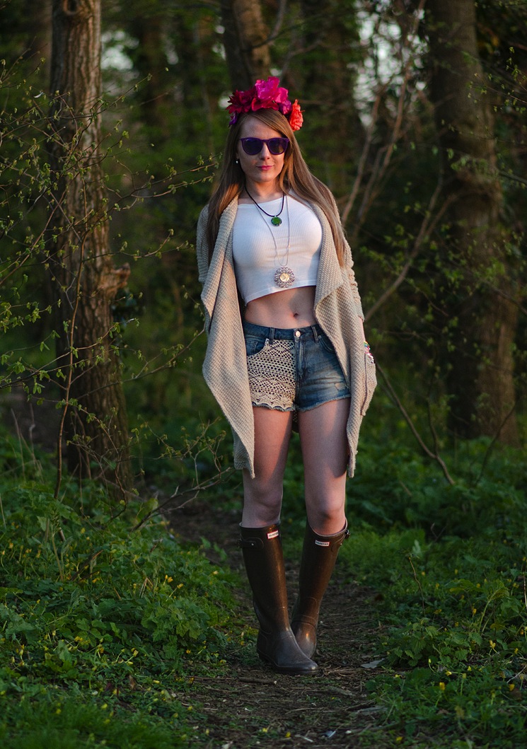 coachella-inspired-wellies-rubber-boots-denim-shorts