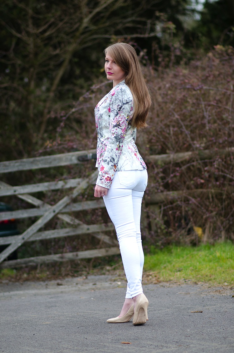 girl-tight-white-jeans-lorna-burford-skinny