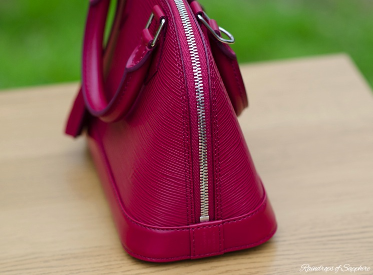 louis-vuitton-alma-bb-epi-leather-fuchsia-bag-review-3