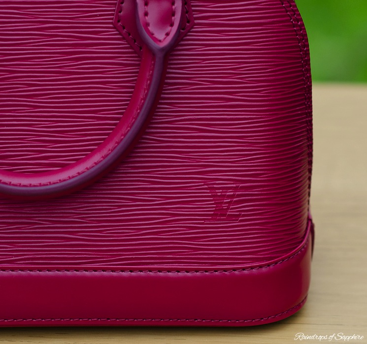 louis-vuitton-alma-bb-epi-leather-fuchsia-bag-review-4