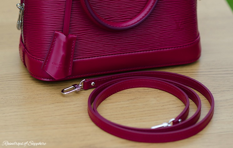 louis-vuitton-alma-bb-epi-leather-fuchsia-bag-review-5