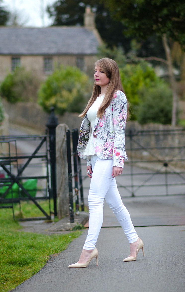 white-skinny-jeans-all-white-outfit