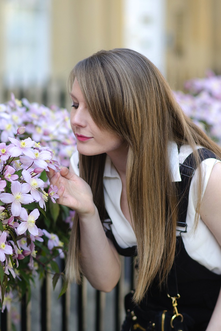 girl-flowers-blonde-hair