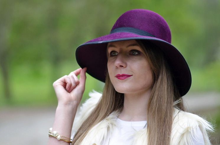 vintage-purple-hat-blogger