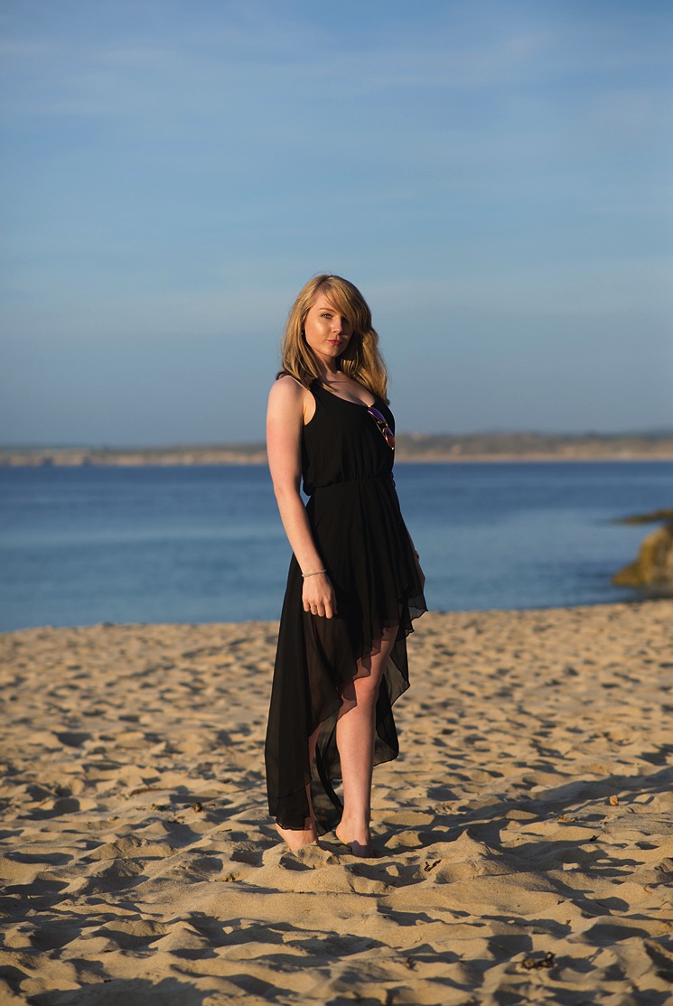 blogger-on-beach-photoshoot