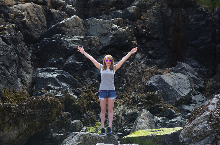 blogger-on-rocks-beach