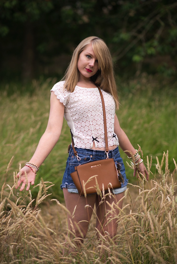 fashion-blogger-countryside-fields