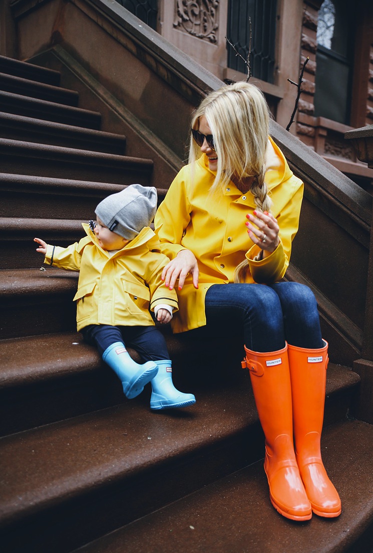 yellow-rain-coat-blogger-orange-wellies