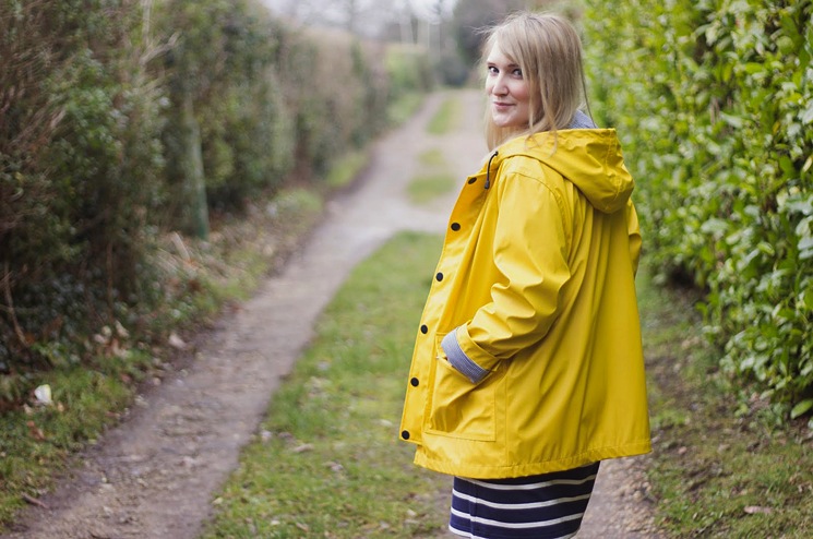 yellow-rain-coat-blogger