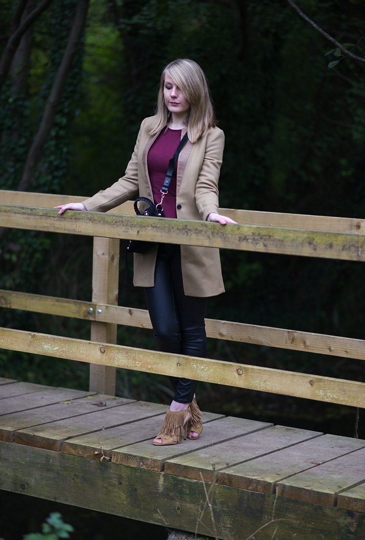 bath-fashion-blogger-on-bridge