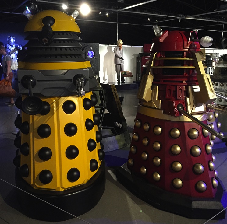 dr-who-dalek-red-yellow