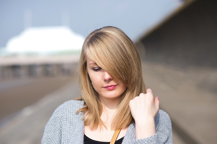 mid-blonde-hair-style