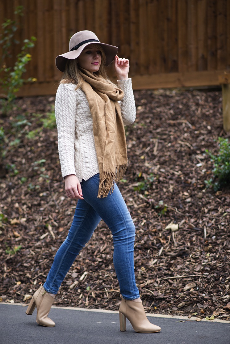 street-style-girl-jeans-boots