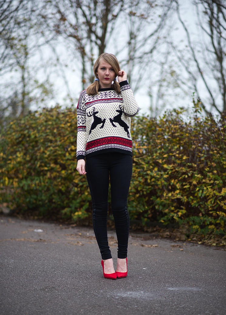 fashion-blogger-christmas-jumper-sweater