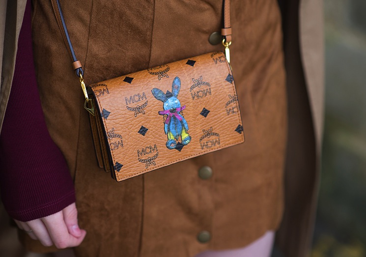 mcm-rabbit-monogram-clutch-cross-body-bag